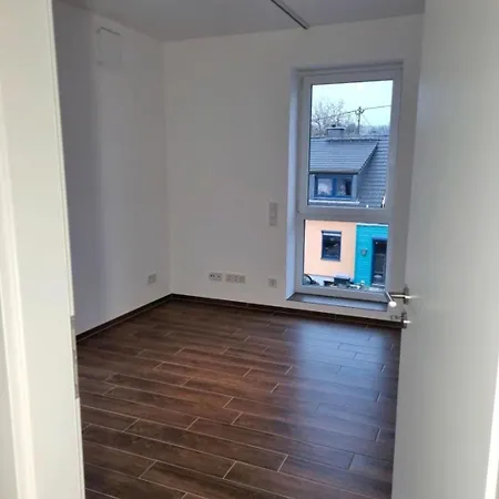 Modernes 2-zimmer Luxus Mit Balkon- Stilvolle Und Gemuetliche